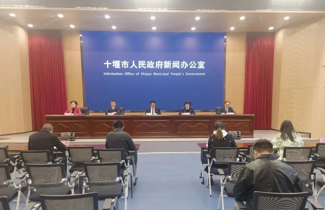 喜訊｜華林建工集團(tuán)入選2022十堰民營(yíng)企業(yè)100強(qiáng)